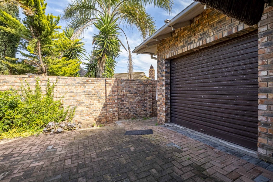 4 Bedroom Property for Sale in Summerstrand Eastern Cape